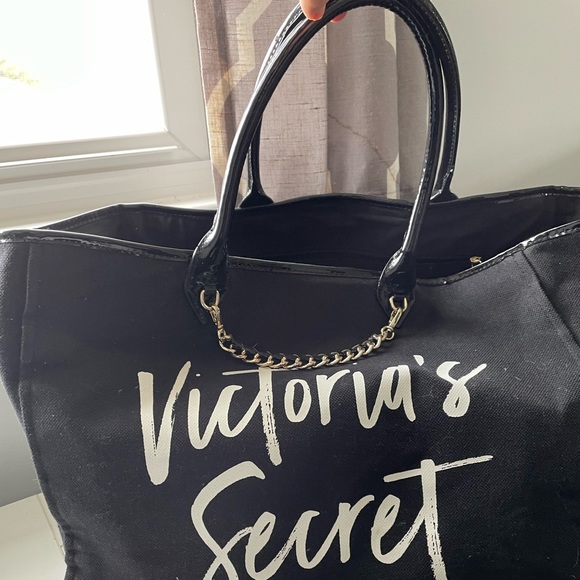 Victoria’s Secret tote for summer - Picture 2 of 5